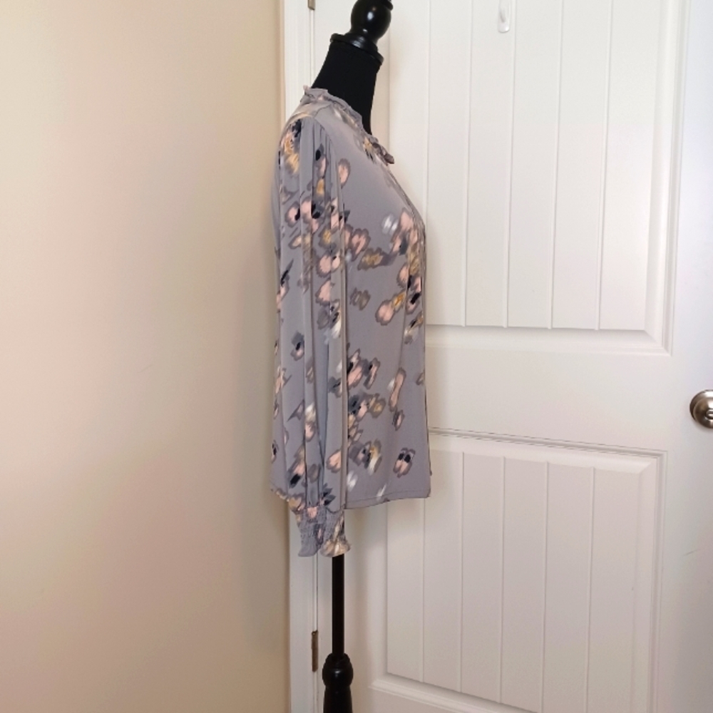 Calvin Klein Floral Knit Ruffle Pleated Long Sleeve Blouse Women's Sz Lg Gray - Picture 3 of 12